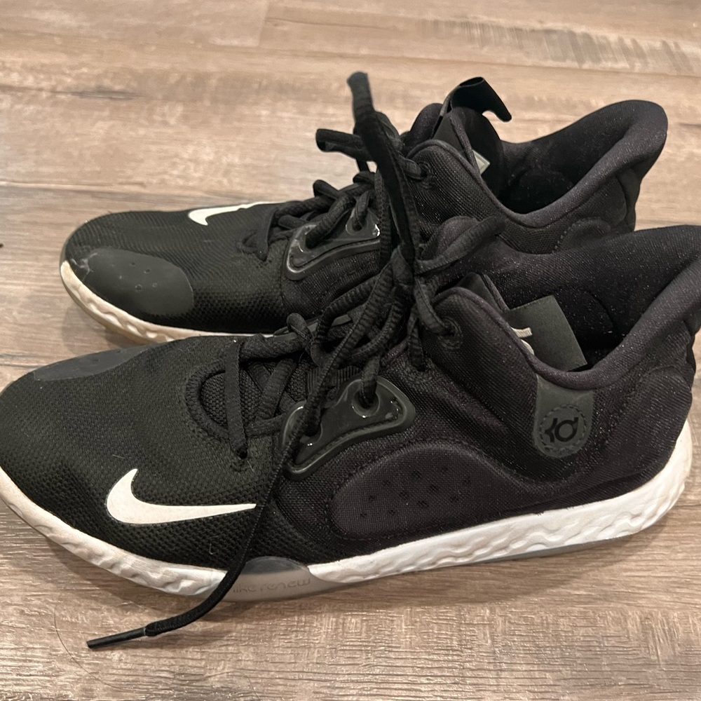 Nike Boys KD Trey 5 Basketball Shoes Sneakers Size 5.5Y